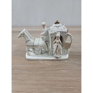 VTG‎ Porcelain Figurine Scene Victorian Man and Woman Horse Drawn Carriage
